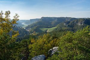 Ausblick vom Gamrig in das Tal der Elbe 1