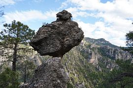 Balancierender Felsen im Gleichgewicht von Tobias Reißing