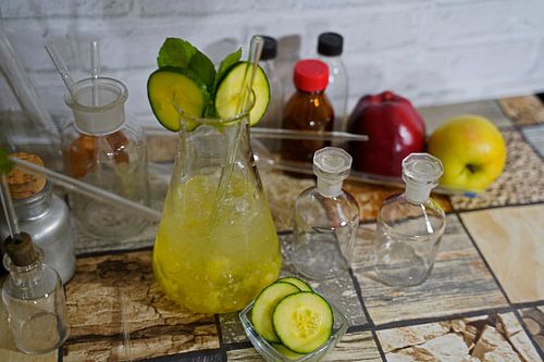 komkommer gin cocktail in fles