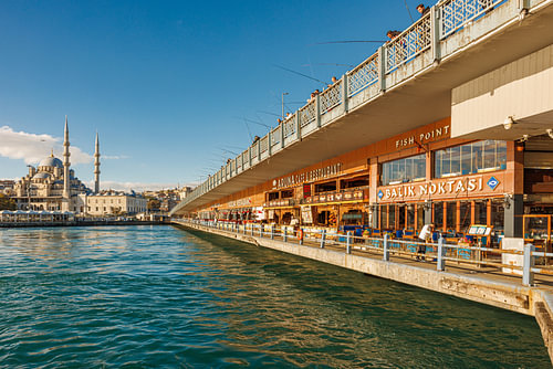Restaurants de poisson sous le pont de Galata, Istanbul