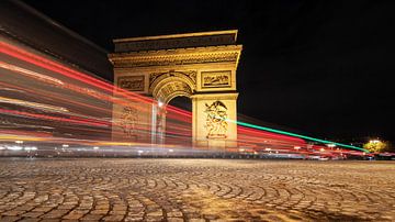 De levendige lichten rond de Arc de Triomph in Parijs van Michel Geluk