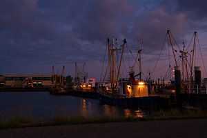 Visssersboot in haven Lauwersmeer