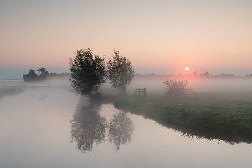 Sonnenaufgang mit Nebel Donkse Laagten Alblasserwaard von Beeldbank Alblasserwaard