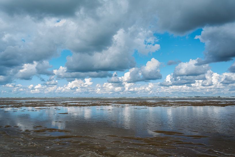 Ein verlassener Strand von Marian Sintemaartensdijk