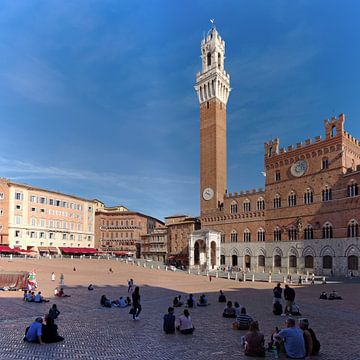 De Piazza del Campo in de Toscaanse stad Siena van Berthold Werner