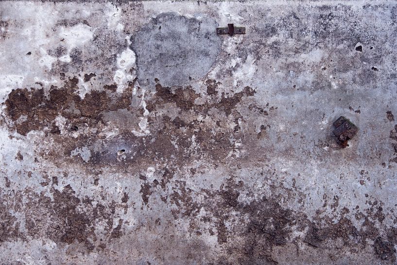 Verwitterte Betonwand in Grau-, Blau- und Brauntönen von Affect Fotografie