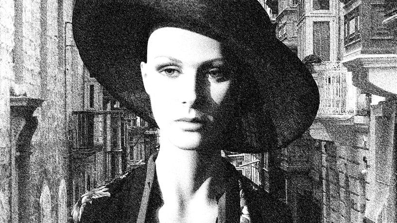 Femme avec chapeau à Malte en noir et blanc par Yke de Vos