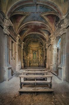 Verlassene Kapelle im Verfall