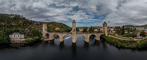 Les Gardiens de Cahors – Le pont Valentré au-dessus du Lot