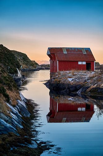 Het vissersdorp Morsundet op Harøya, Noorwegen