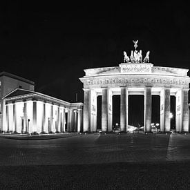 Brandenburger Tor Berlin - Panorama in der Nacht von Frank Herrmann