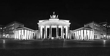 Brandenburger Tor Berlin - Panorama in der Nacht von Frank Herrmann