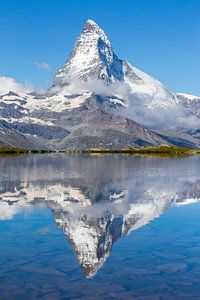 Reflection of the Matterhorn in mountain lake by Menno Boermans