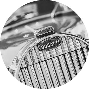 Bugatti type 57 Berline grille met het Bugatti logo. van Sjoerd van der Wal Fotografie