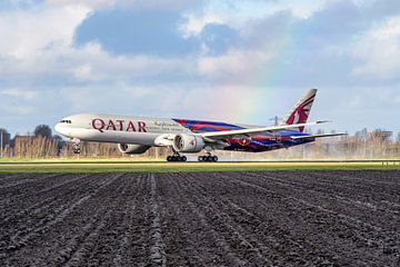 Qatar Airways Boeing 777-300 met FC Barcelona livery. van Jaap van den Berg