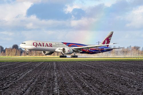 Boeing 777-300 de Qatar Airways aux couleurs du FC Barcelone.