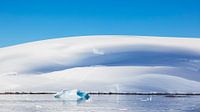 Mountain landscape with icebergs in Antarctica by Hillebrand Breuker thumbnail