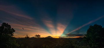 Vulkaan Gunung Agung - zonsopkomst Bali van Ellis Peeters