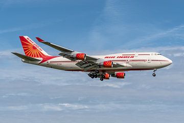 Air India Boeing 747-400 gaat landen op Schiphol.