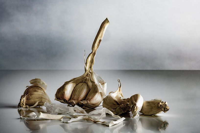 Garlic, ready for processing by Gerry van Roosmalen