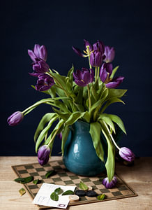 Stilleven met tulpen