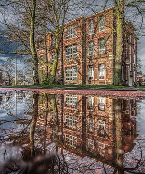 Het historische gebouw van het Leeuwarder Stedelijk Gymnasium van Harrie Muis