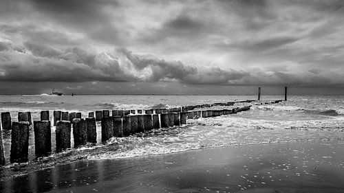 Golfbrekers Op Het Strand Van Zoutelande Met Boot