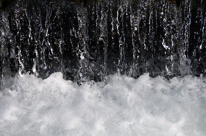 Flowing Wall by Fabrizio Gallo
