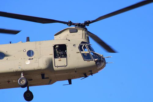 Operational Precision: The CH-47 Chinook and the Loadmaster in action