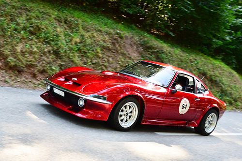 Opel GT oldtimer op de berg
