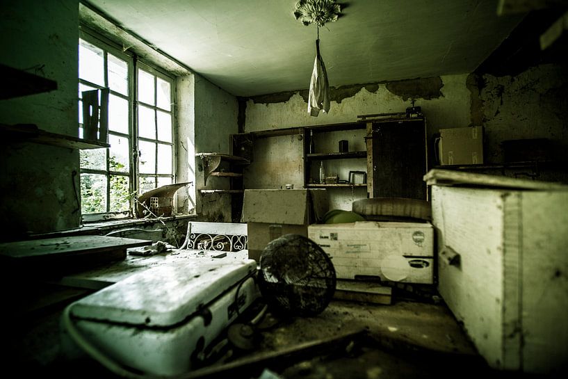 Abandoned garden house Brittany by Mark Isarin | Fotografie