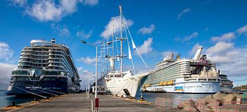 Sint Maarten on St. Martin, cruise ships by AidasignArt