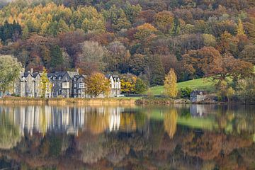 Grasmere herfst reflectie Lake District van Sander Groenendijk