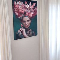 Photo de nos clients: Jeune femme portant une couronne de fleurs par OEVER.ART, sur artframe