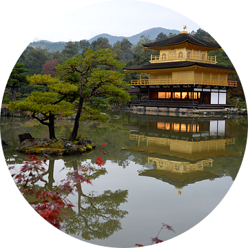Gouden tempel Japan Kinkaku-ji van Laura van Slochteren