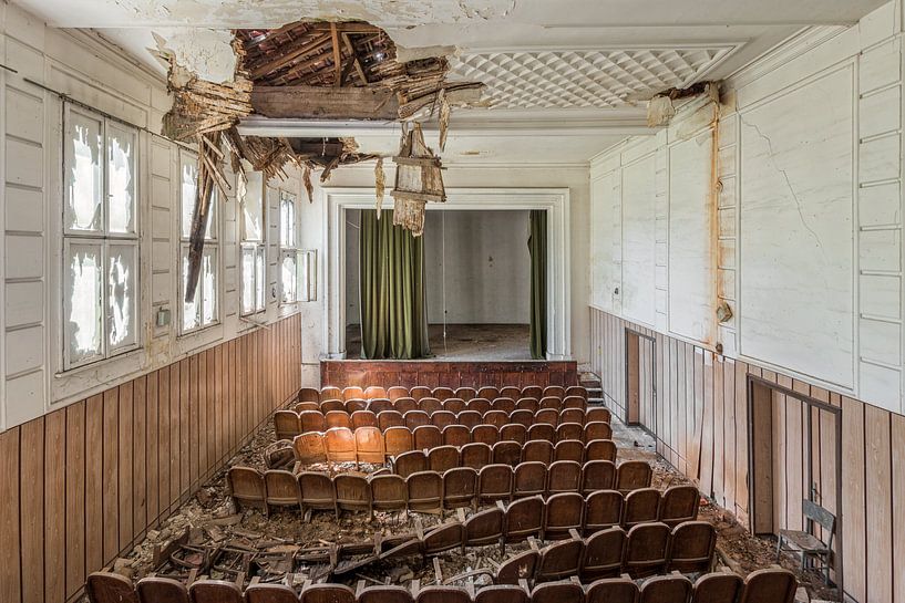 Lost Place - abandoned theatres by Gentleman of Decay