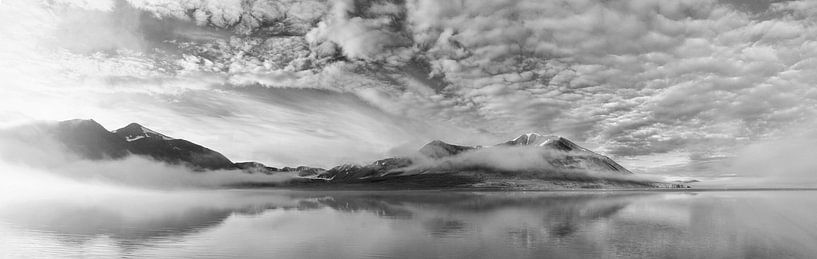 Morning fog ovr the fjords in Spitsbergen by Marloes van Pareren