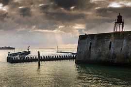 Nuages néerlandais au-dessus du port de Flessingue sur la côte de Zélande sur gaps photography