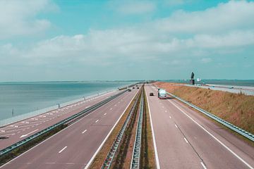 De afsluitdijk op een zomerse dag van Patricia Hofmeester
