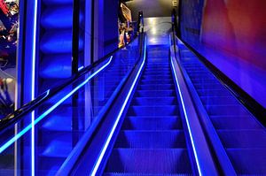 Rolltreppe im Desigual-Geschäft