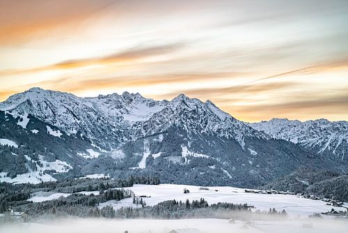 Winterse sfeer bij zonsopgang bij Bolsterlang