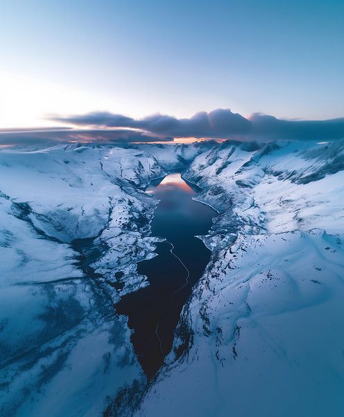 Eisiger Glanz am Bergsee von fernlichtsicht