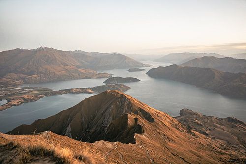 Sonnenaufgang vom Gipfel des Roys Peak am Lake Wanaka, Neuseeland