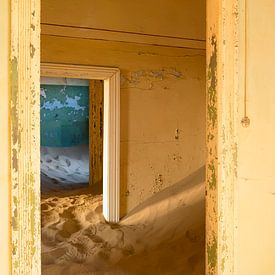 Maisons abandonnées dans le désert de Namibie sur Peter van Vuuren