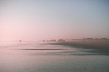 Avondzon op strand Bretagne | Natuurfoto Frankrijk | Atlantische kust reisfotografie van HelloHappylife