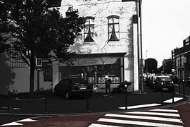 Des fenêtres peintes me guettent, Mouvaux. sur Wouter Springer