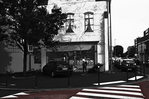 Des fenêtres peintes me guettent, Mouvaux.