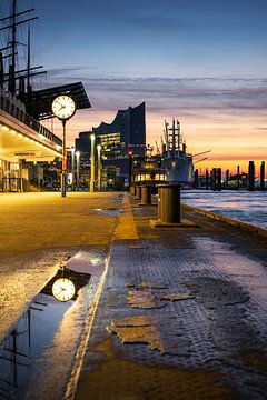 Lever de soleil sur les débarcadères de Hambourg