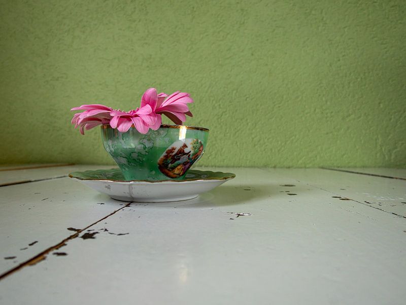 Antike französische Teetasse mit rosa Blume von Susan Hol