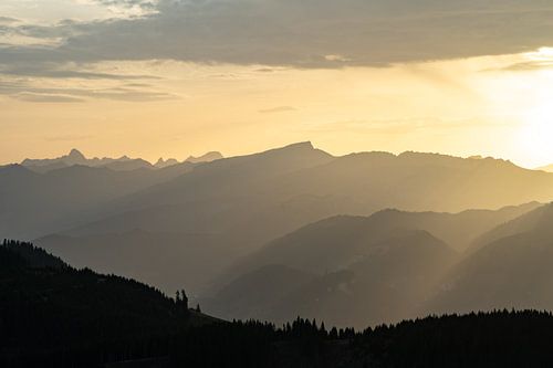 Zonsondergang over de Allgäuer Alpen en het hoge Ifen-gebergte